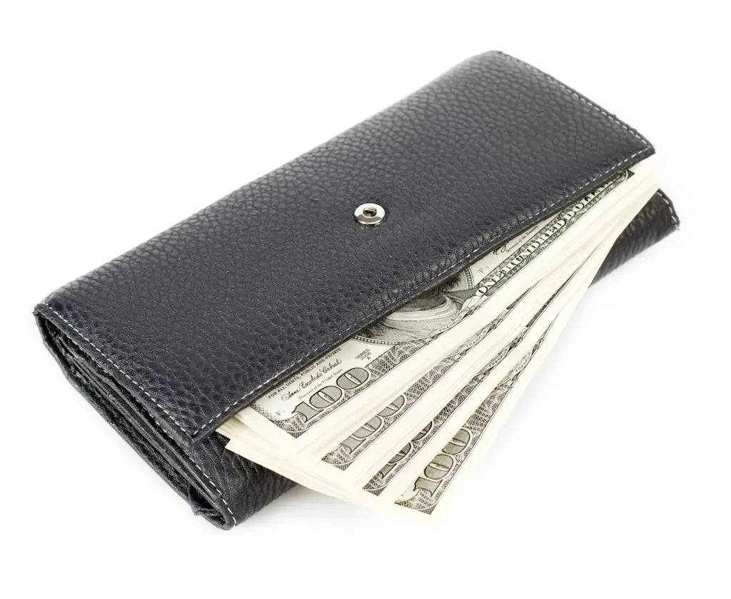 High-Yield Accounts Compared With Money Market Funds